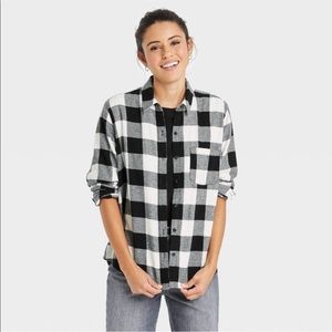 Women’s Long Sleeve Flannel Button-Down White Black Plaid Shirt Universal Thread